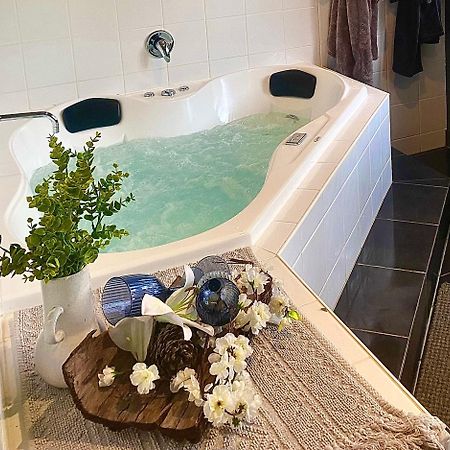 Couple'S Luxury Resort Spa Retreat Cowes Ngoại thất bức ảnh